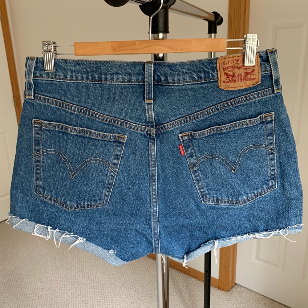 Levi’s 501 Jean Shorts 32